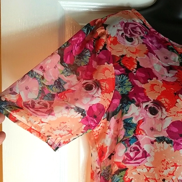 Forever 21, 1-22, Pink floral blouse, Size M - Picture 2 of 5